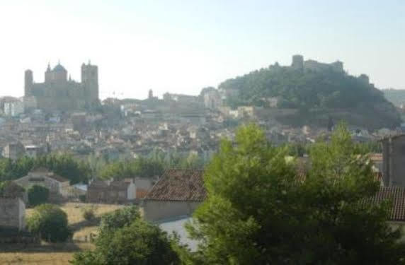 Apartamentos Mequedo Alcañiz Екстериор снимка